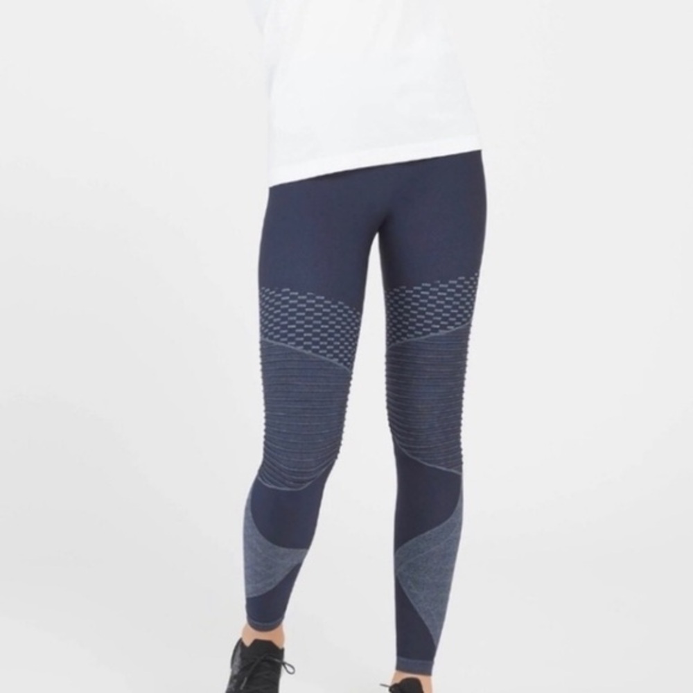 Spanx Look at Me Now Seamless Moto Leggings in Size Small